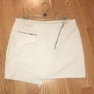 Divided H&M White Skirt with a zipper pocket